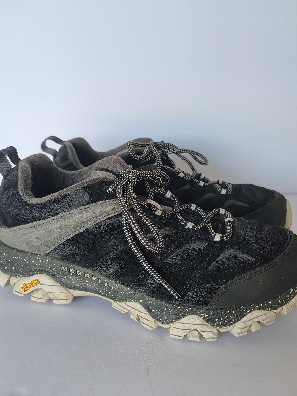 Merrell Moab Hiking Shoes - Men's Size 9 Vibram Soles Trail Shoes